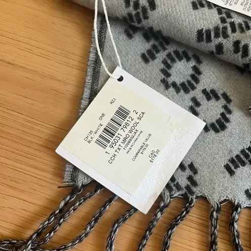 Coach  SIGNATURE WOOL SCARF # CH135