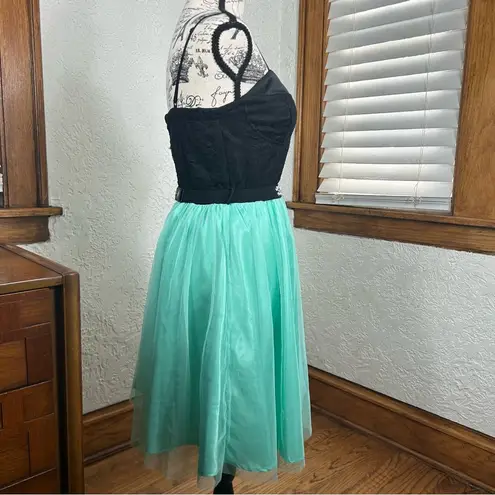 Mystic | Lace Bodice Tulle Beaded Mini Party Dress NWT By Buckle Size M