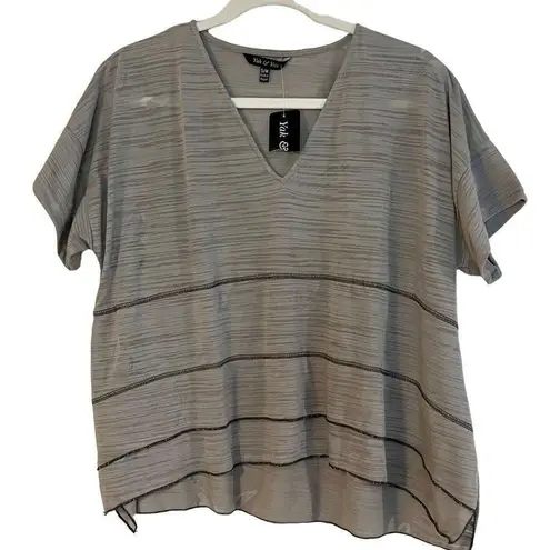 NWT Yak & Yeti Gray Tiered Short Sleeve T