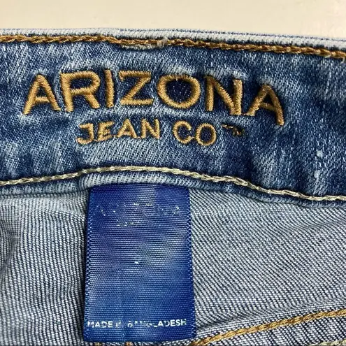 Arizona Jeans ARIZONA Jean Short Shorts Size 0, Distressed 5 pocket zipper and button closure