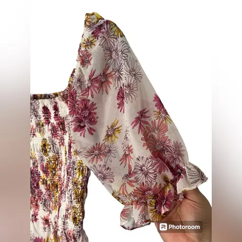 WAYF NWT- PUFFY SLEEVE FLORAL BLOUSE
SIZE M