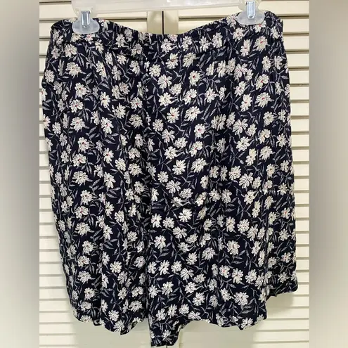 Tres Paquette Navy/White Floral Flowy Shorts Pleated Pockets Elastic Size M Blue Size M