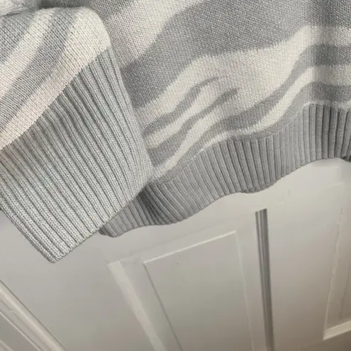 Varley Women’s Calvert Gray White Zebra Print V-neck Oversize Sweater W-170 Sz S