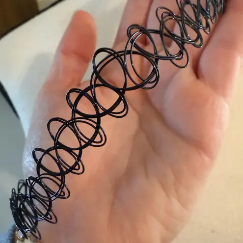 Y2K Black Choker Necklace with White Daisy Pendant