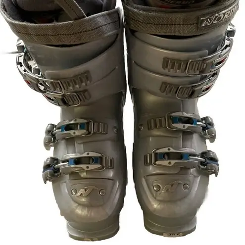 Nordica 10W Easy Move Skiing Ski Boots Women’s Sz 9/9.5 US Size Silver Gray Blue
