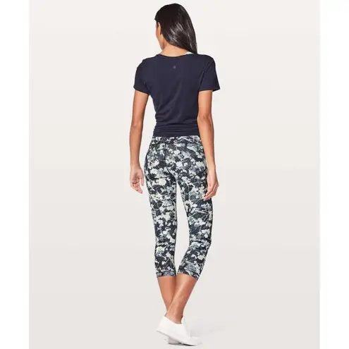 Lululemon  Wunder Under Crop (Hi-Rise) 21 inch Leggings in Spring Bloom Multi 4