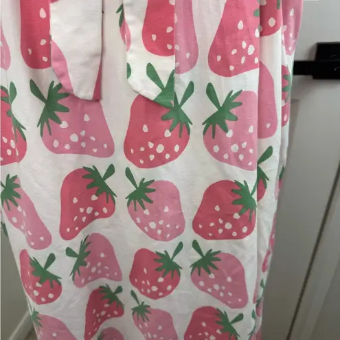 Monica + Andy Strawberry Print Robe Size XS. #335 Pink