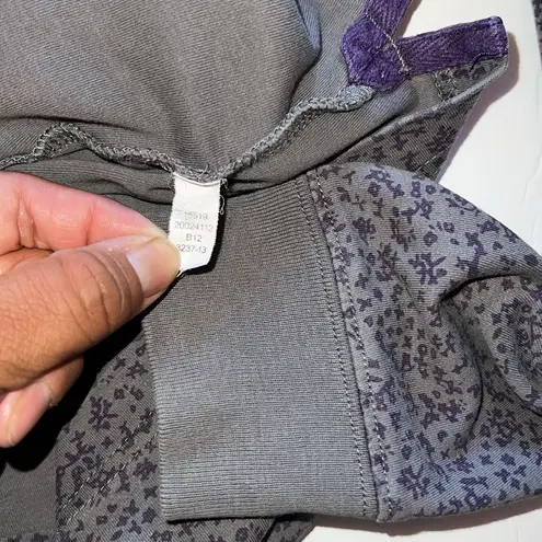 Duluth Trading Shirt Womens Large Gray Purple Tiny Floral Print Long Sleeve Crew