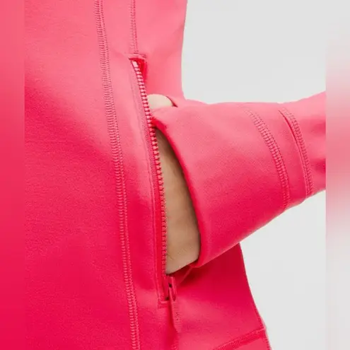 Disney Lululemon NWT Define Nulu  Jacket Full Zip Lip Gloss Color Size 6