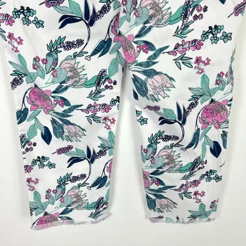 Chico's NWT  Perfect Stretch Girlfriend Slim Capri Jeans Brilliant Blooms Size 2