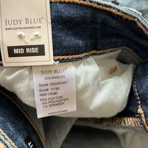 Judy Blue  Mid Rise Boyfriend Jeans Distressed NEW Size 30