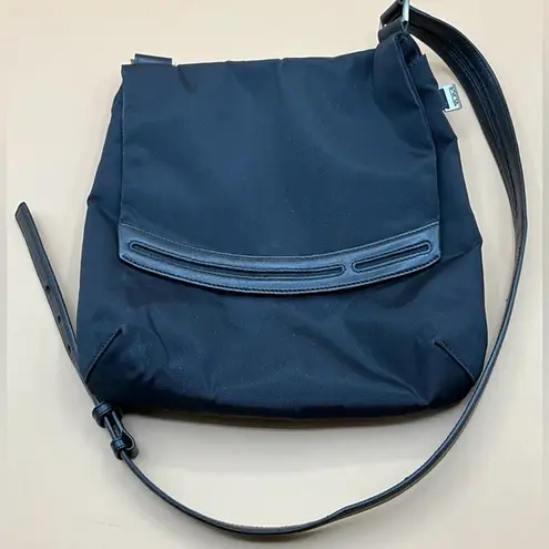 Very Rare TUMI Crossbody Travel Bag Black Nylon Magnetic Closure Flap Handbag