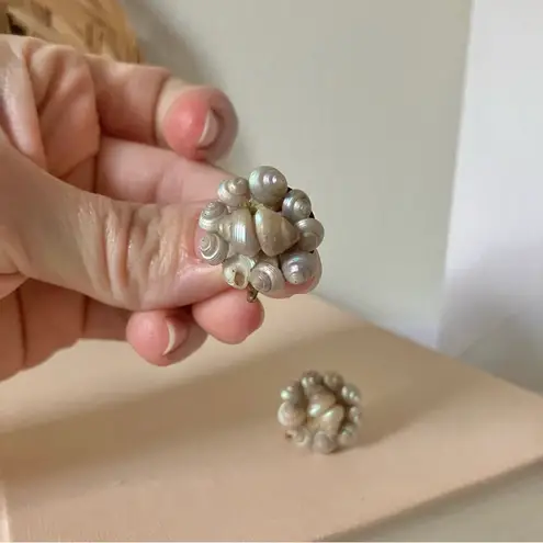 Vintage Mini Conch Screwback Earrings “Zinaida” Seashell Cluster Mermaidcore Jewelry Silver