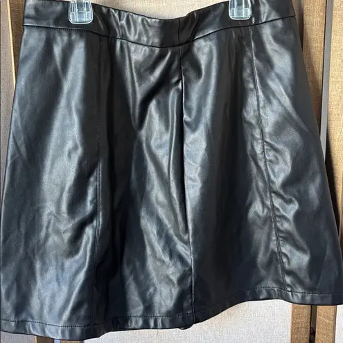 SheIn  Curve Black Faux Leather Skirt 0x - Image 1