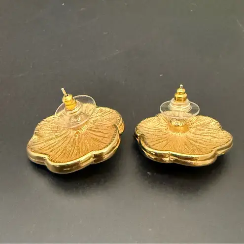 Vintage MONET Navy Blue Black/Beige Enameled Pinwheel Flower Pierced Earrings Black