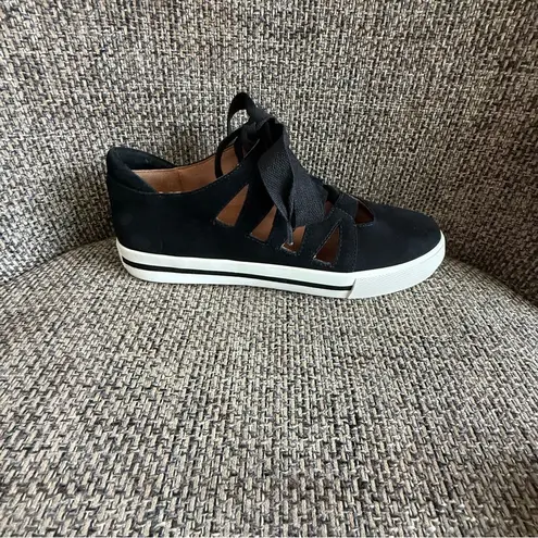 L'amour Des Pieds Kanav Suede Cut Out Sneakers Size 6.5M EUC Black
