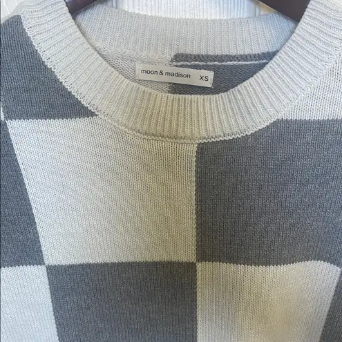 moon & madison Gray and White Boxy Cropped T