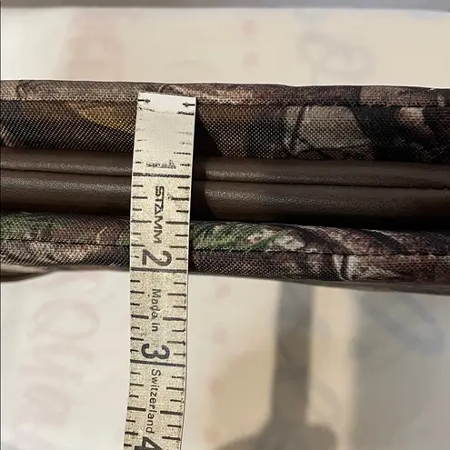 REALTREE GIRL brown camouflage crossbody/wristlet handbag purse removable strap