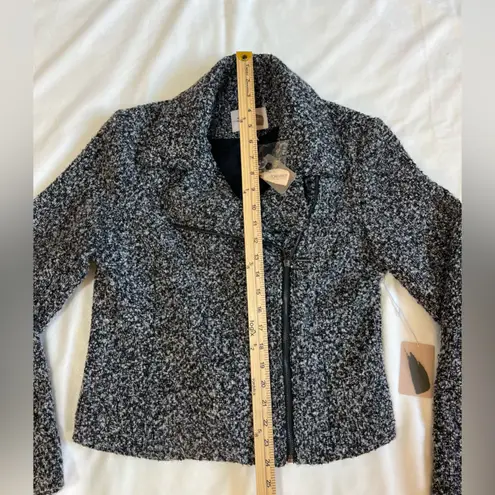 Forever 21  Black and Gray Textured‎ Jacket Size Medium