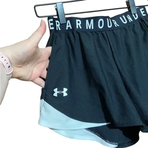 Under Armour  Heat Gear Loose Fit Black and White Shorts with Pockets Size Small‎