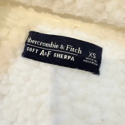 Abercrombie & Fitch  soft Sherpa half zipper  size XS - Image 5