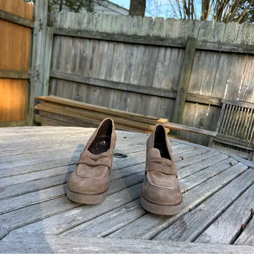 Aquatalia NWOT Caprie Suede Heeled Penny Loafers‎ by size 8.5