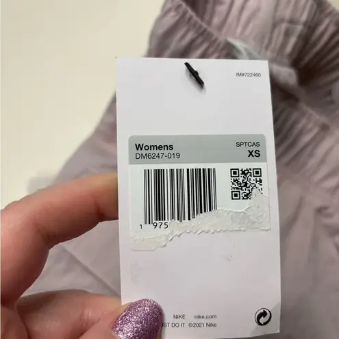 Nike  Sportswear Essential Cargo Shorts Women's Size XS High-Rise New Active