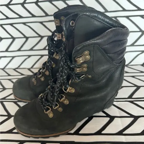 Sorel  Conquest Waterproof Leather Wedge ankle lace up boots in black size 8