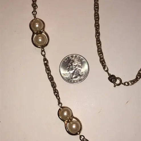 Elegant Vintage Gold Tone and Faux Pearl Classic Retro Necklace