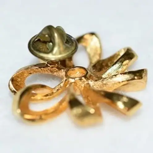 Unique Vintage Vintage Ribbon/Bow Texture/Smooth Gold Tone Clear RhinestonePin/ Brooch
