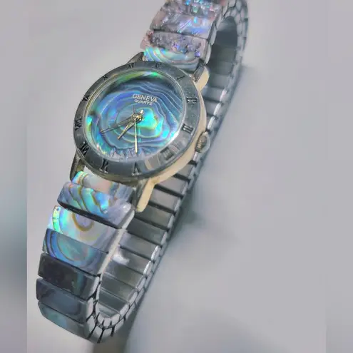 Vintage Geneva Japanese Movement Abalone Dial Expansion Band Watch Green