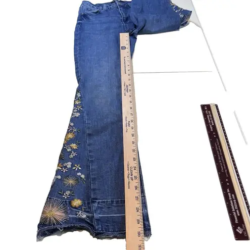 Ashley Mason Premium Embroidered Jeans 5/27 Blue Bell Bottom Flower Frayed Hem