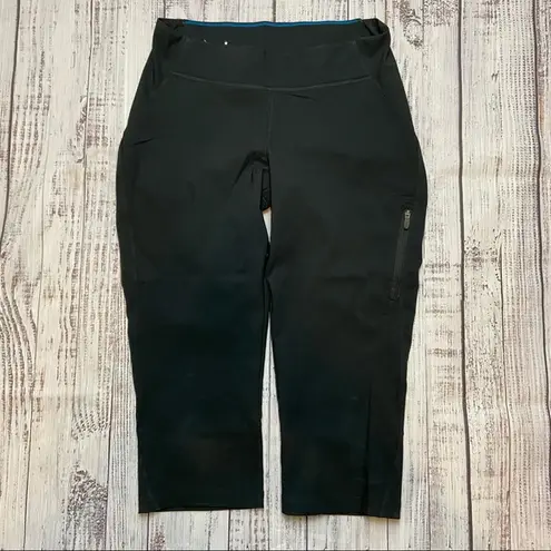 Columbia  Omni Shield Black Capri. Size Small.