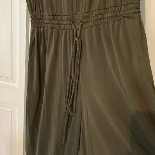 Bobeau Army green v-neck cropped jumpsuit - Size M