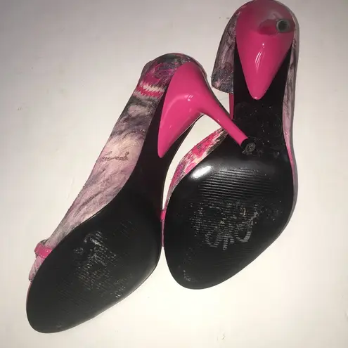 Carlos Santana pink Royale heels