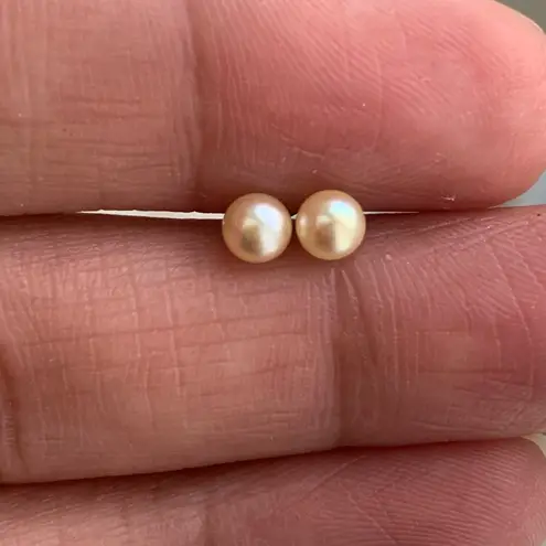 14kt Gold Pearl Earrings