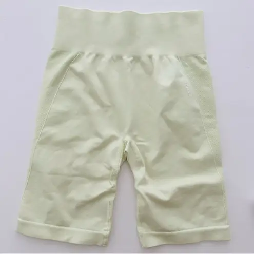 Gymshark  M/S Flex Seamless Cycling Shorts & Strap Feature Sports Bra Set - Image 3