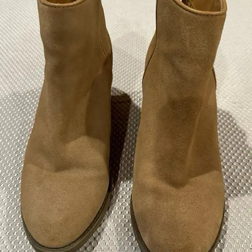 American Eagle  Outfitters Tan Genuine Suede Ankle boots size 9