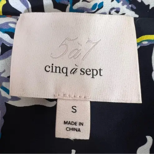 Cinq à Sept Floral Silk Button