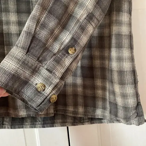 Duluth Plaid Flannel Button Down Long Sleeve Grey Gray Cream Plaid Vented Hem Size XS