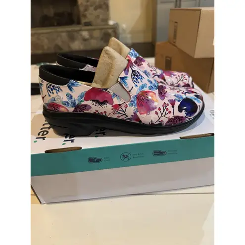 Woman's Clogs Klogs Footwear Ascent Happy Flowers Patent Size 7