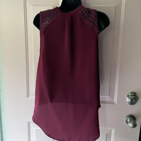 Alya  Burgundy Lace Hi-Low Flowy V-Neck Sleeveless Blouse - Size Small