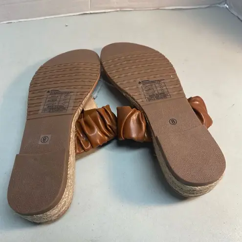 Aerosoles Women’s Brown Sandals Size 8 Slip on
Silver Buckle New Without Box