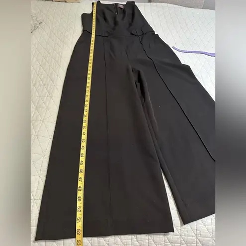Vince Camuto Like new 
V-Neck Sleeveless Jumpsuit size