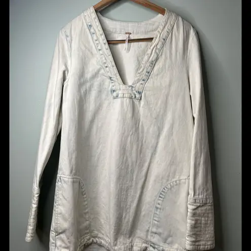 Free People  Denim Long Sleeve Light Wash‎ Top S/P