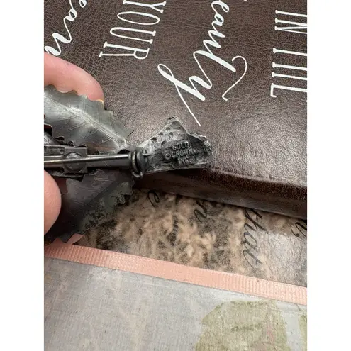 Vintage Angel Violin Christmas Brooch – Holly Leaves Holiday Pin (1980s) Silver