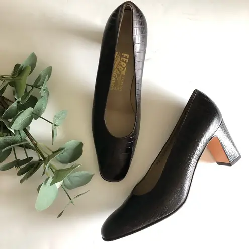 Salvatore Ferragamo Dark Bwn Alligator Leather Heel. Size 8