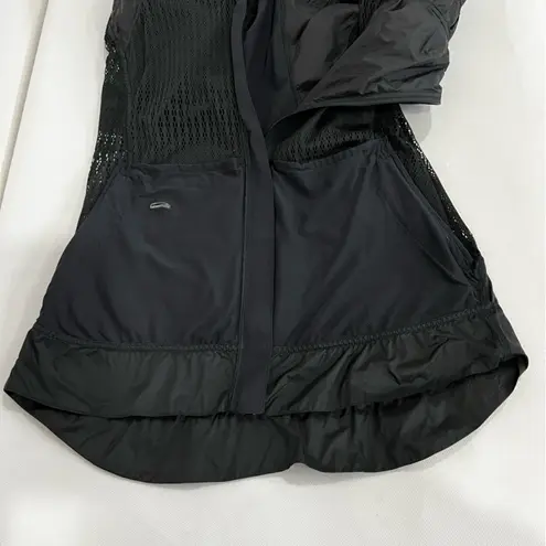 Lululemon  Run Nothin' To Hide Jacket Size 6 Mesh Paneling Lightweight Black
