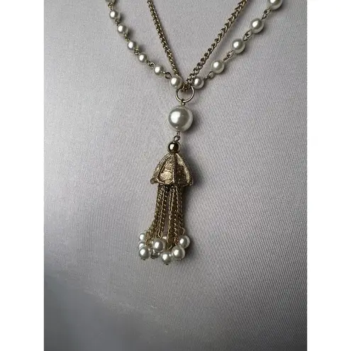 Vintage double layer faux pearl and gold necklace with jellyfish pendant White