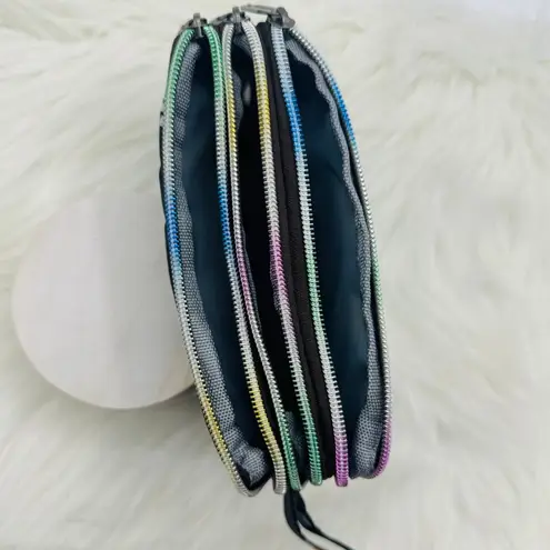 Daisy Makeup Cosmetic Wristlet Blue